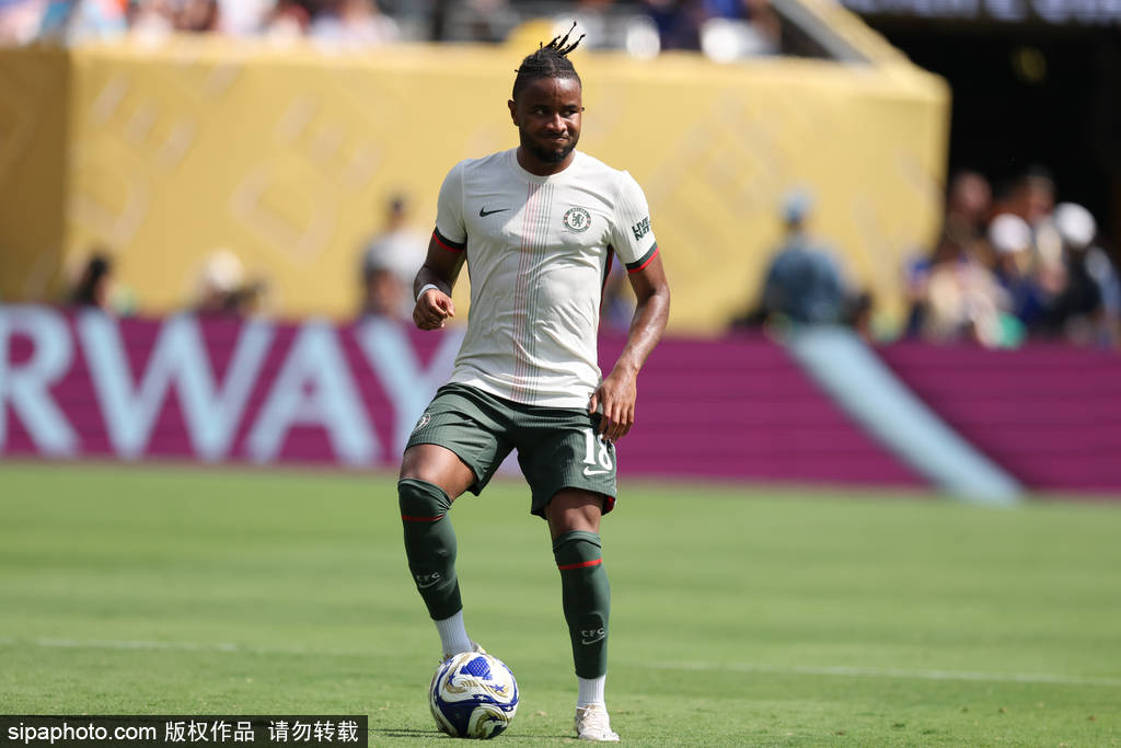 切尔西新星肯德里·帕埃斯租借加盟斯特拉斯堡：从南美天才到法甲新秀