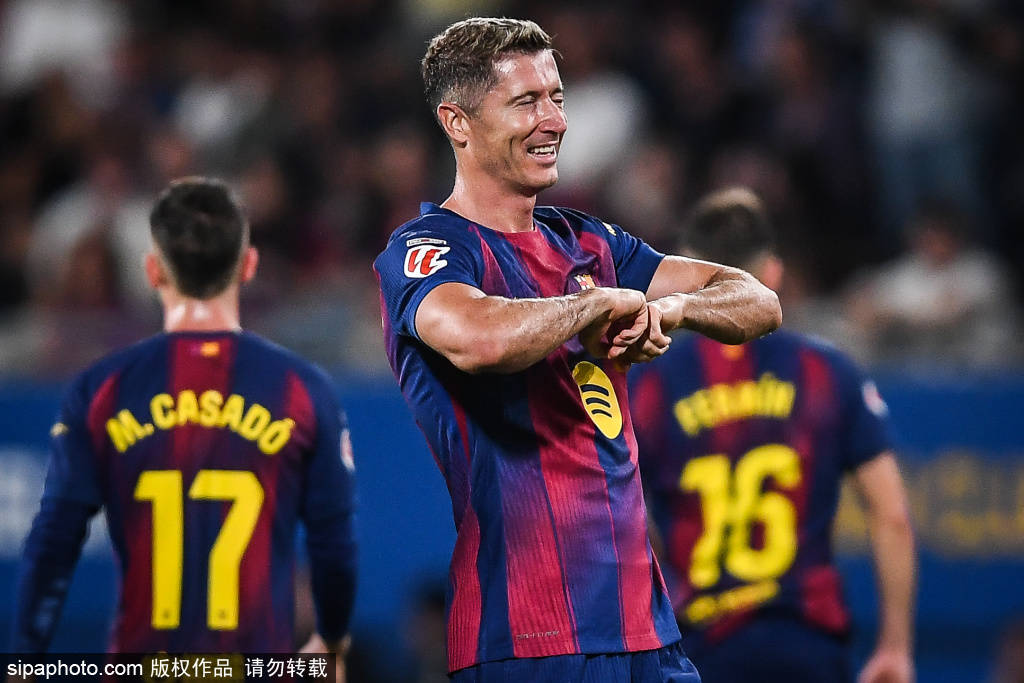 巴萨欧冠迎战巴黎：蒙锥克球场的重生之旅